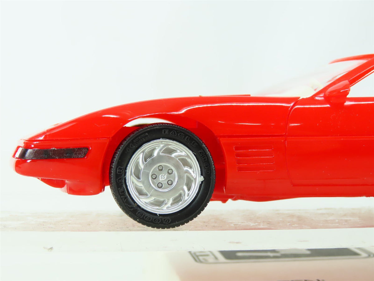 1:25 Scale AMT Ertl Plastic Model Car #6666 1992 Corvette Convertible