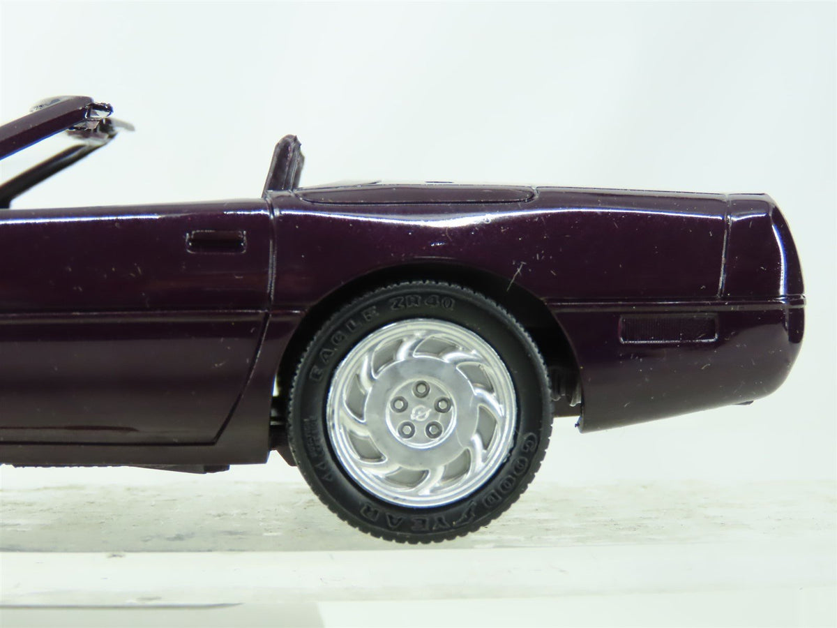 1:25 Scale AMT Ertl Plastic Model Car #6577 1992 Chevrolet Corvette Convertible