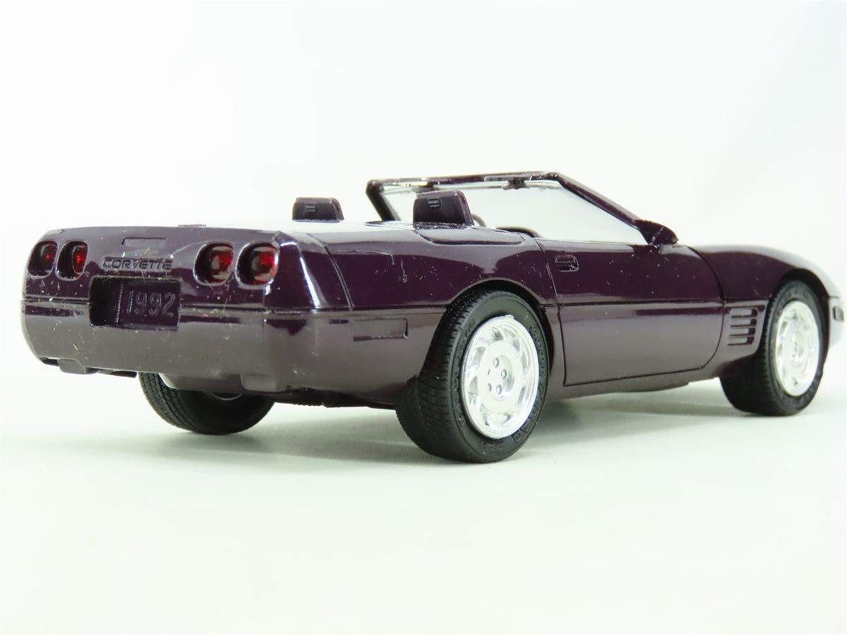 1:25 Scale AMT Ertl Plastic Model Car #6577 1992 Chevrolet Corvette Convertible