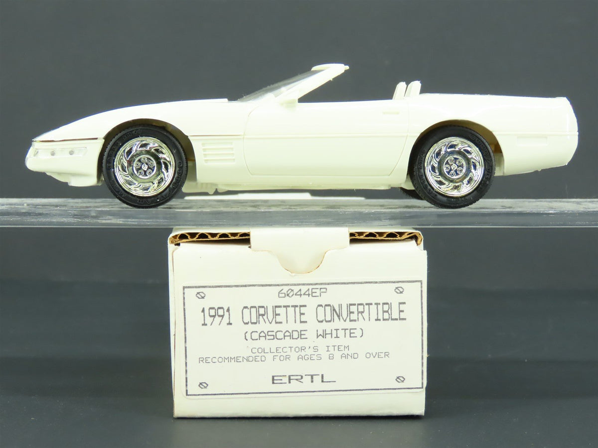 1:25 Scale AMT Ertl Plastic Model Car #6044EP 1991 Corvette Convertible