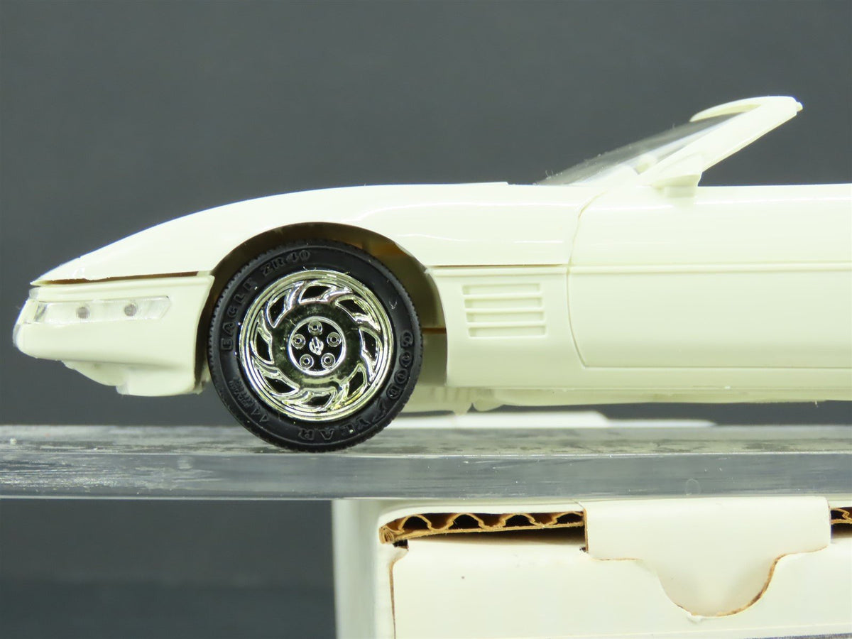 1:25 Scale AMT Ertl Plastic Model Car #6044EP 1991 Corvette Convertible