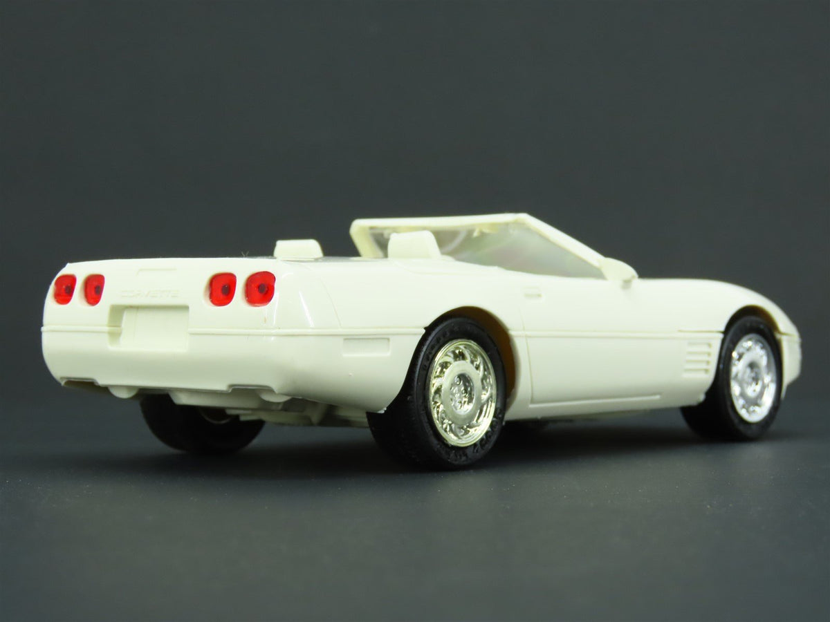 1:25 Scale AMT Ertl Plastic Model Car #6044EP 1991 Corvette Convertible