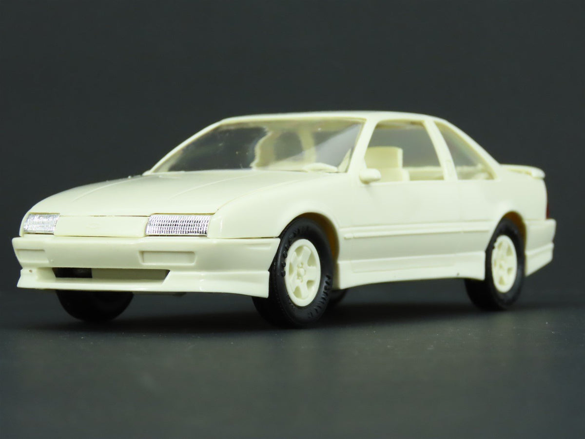 1:25 Scale AMT Ertl Plastic Model Car #6037 1990 Beretta GTZ