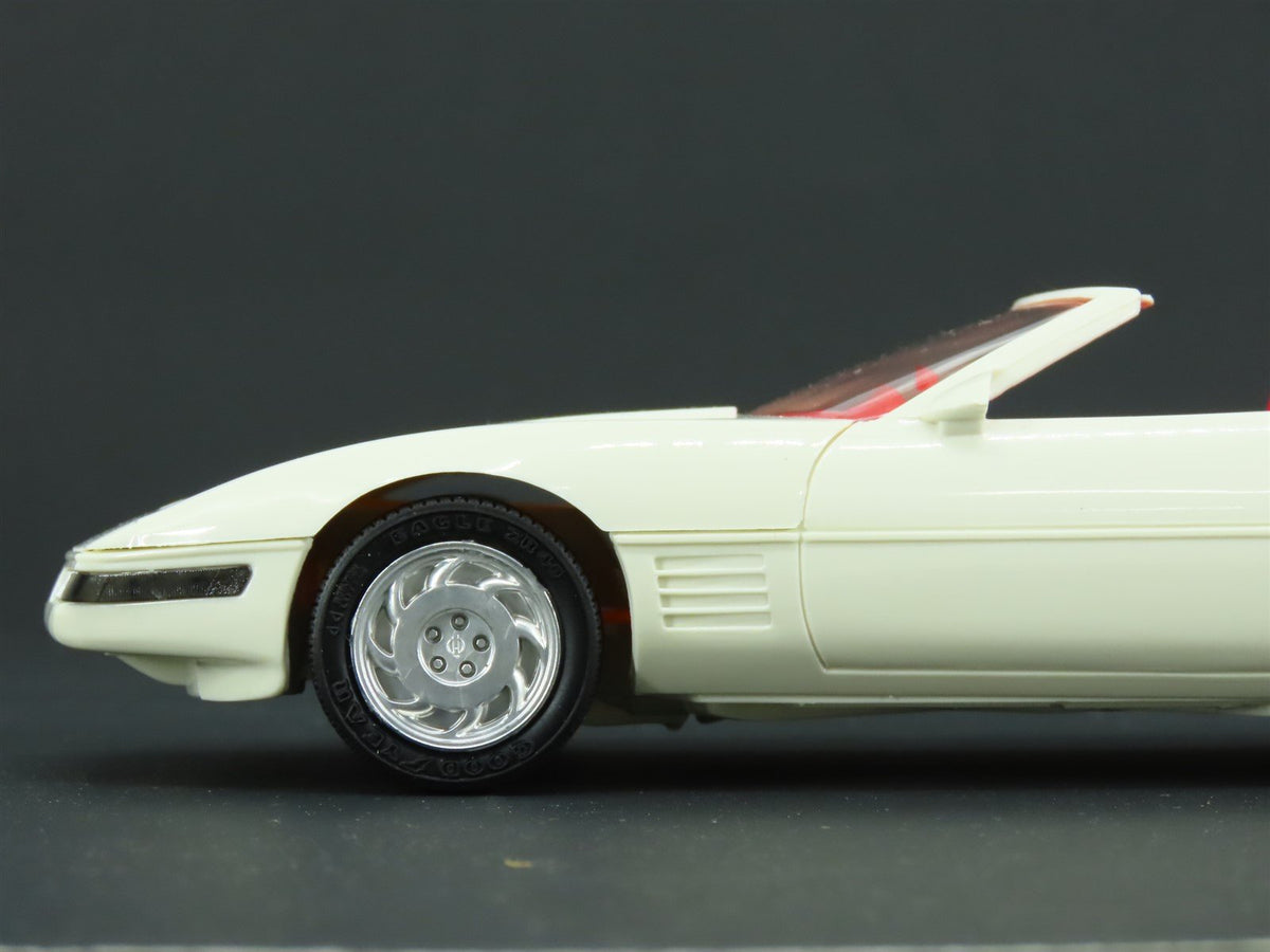 1:25 Scale AMT Ertl Plastic Model Car #8923 America Corvette Convertible