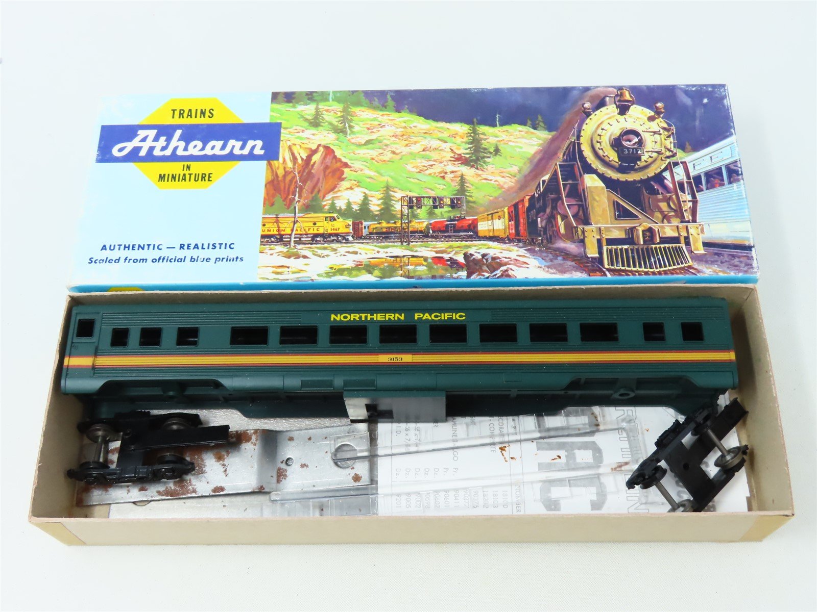 HO Scale Athearn 1816 NP Northern Pacific Coach Passenger Car Kit #3153