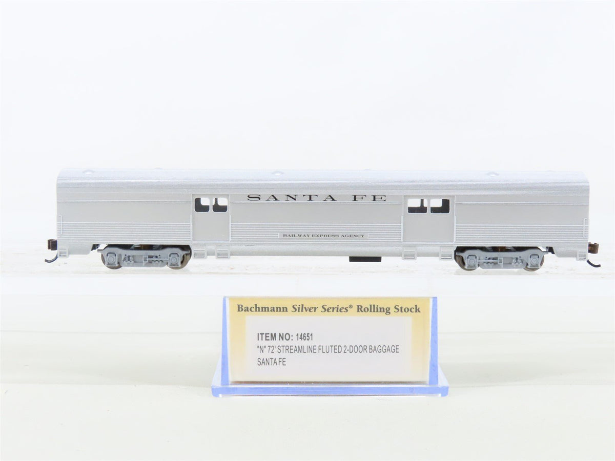 N Scale Bachmann Silver 14651 ATSF 72&#39; REA Streamline Fluted Baggage Passenger