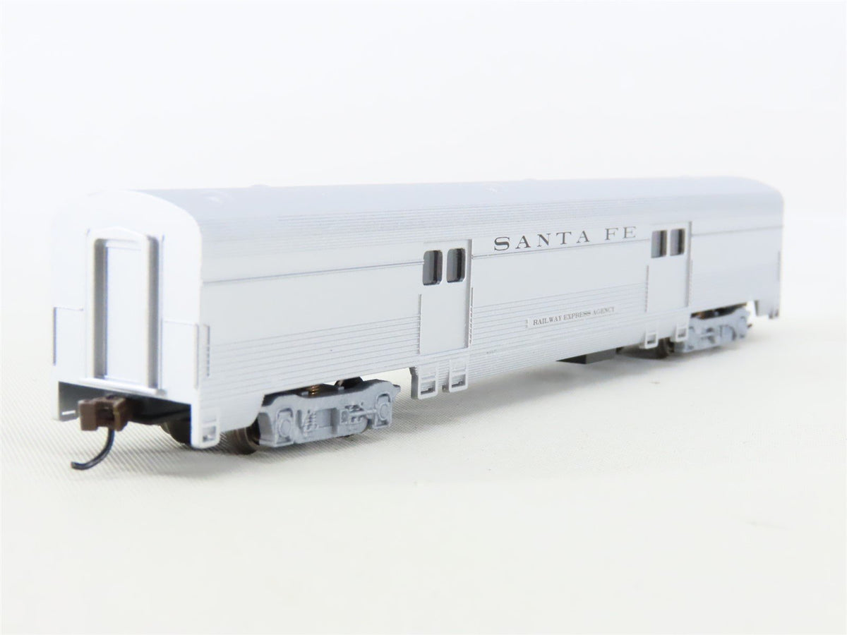 N Scale Bachmann Silver 14651 ATSF 72&#39; REA Streamline Fluted Baggage Passenger