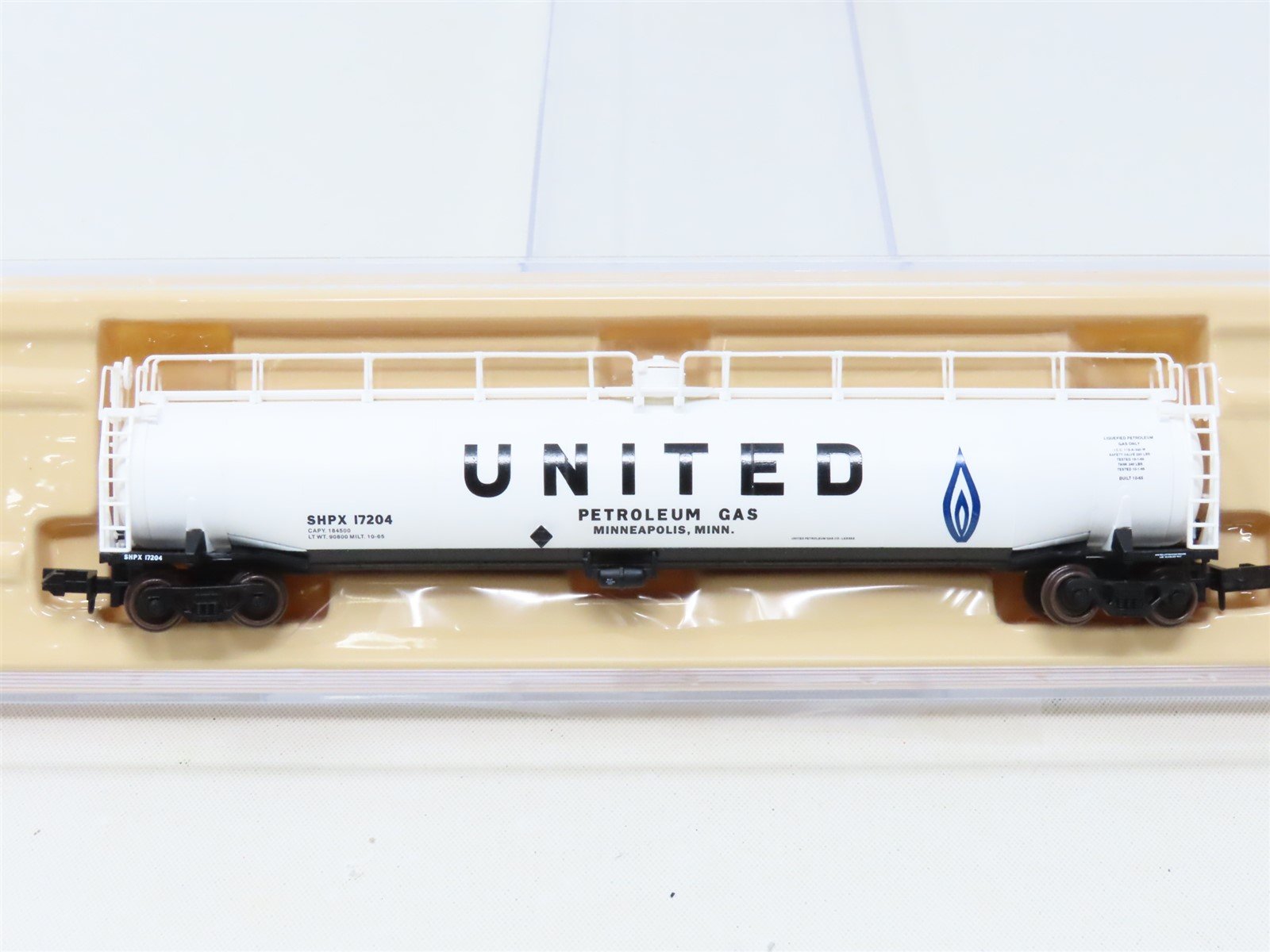 N Scale Atlas 37092 SHPX United Petroleum 33,000 Gallon Tank Car #17204