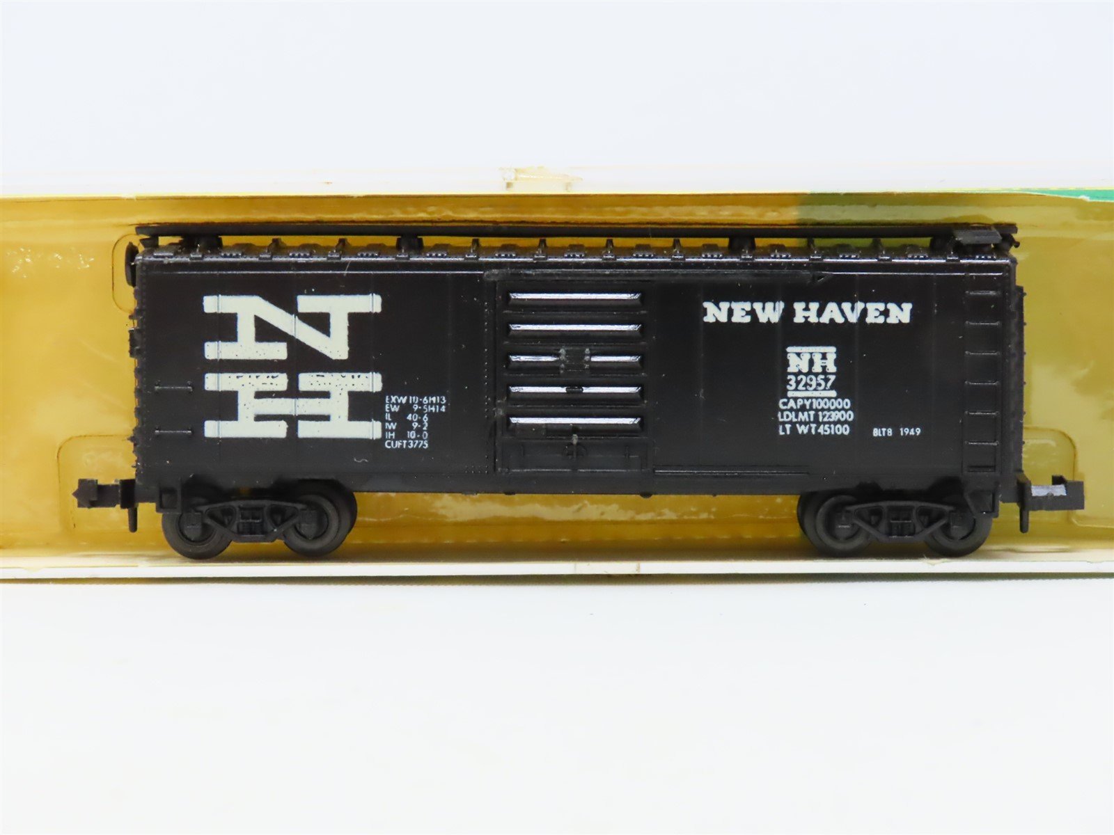 N Scale Minitrix 51320000 NH New Haven Single Door Box Car #32957