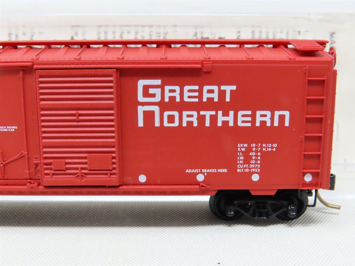 N Scale Kadee Micro-Trains MTL #22020 GN Great Northern 40&#39; Box Car #11877