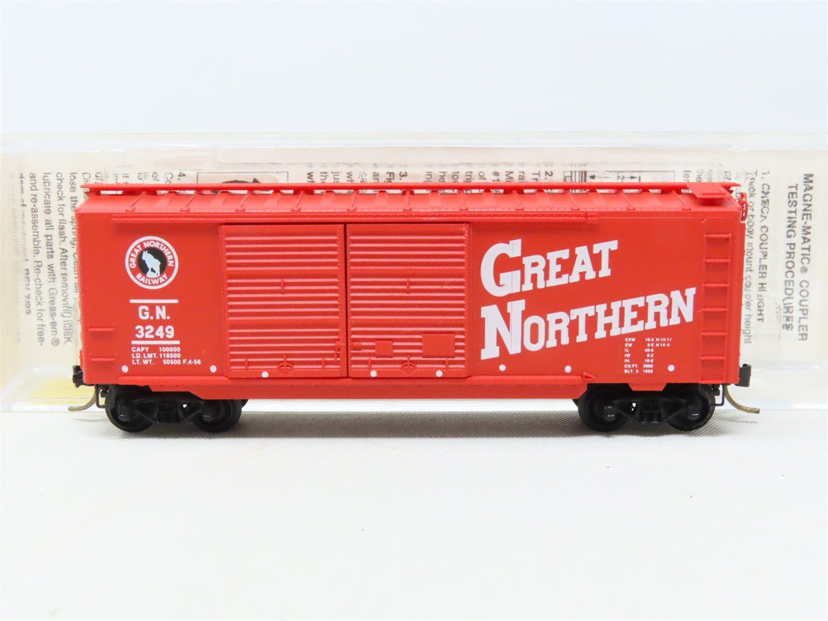 N Scale Micro-Trains MTL #23200 GN Great Northern Circus Car 40&#39; Box Car #3249