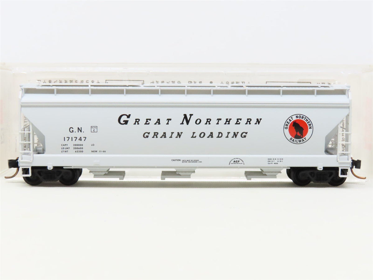 N Scale Micro-Trains MTL 94160 GN Great Northern 3-Bay Covered Hopper #171747