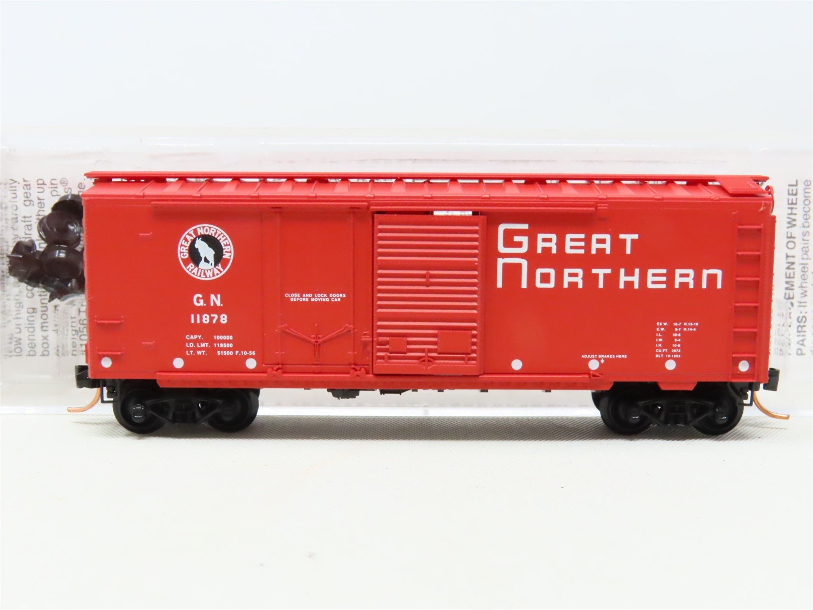 N Micro-Trains MTL 22020 GN Great Northern 40' Plug & Sliding Door Boxcar #11878