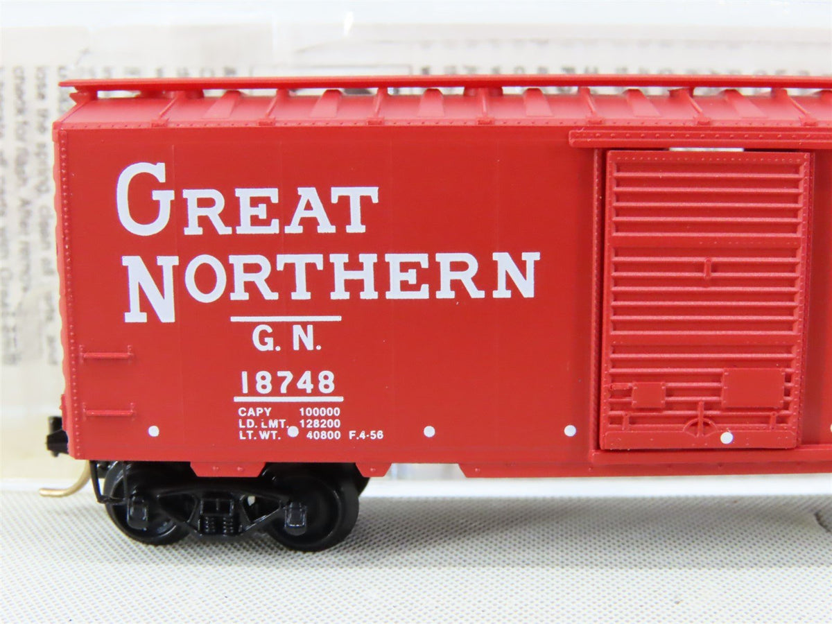 N Scale Micro-Trains MTL 20156 GN Great Northern Single Door 40&#39; Box Car #18748