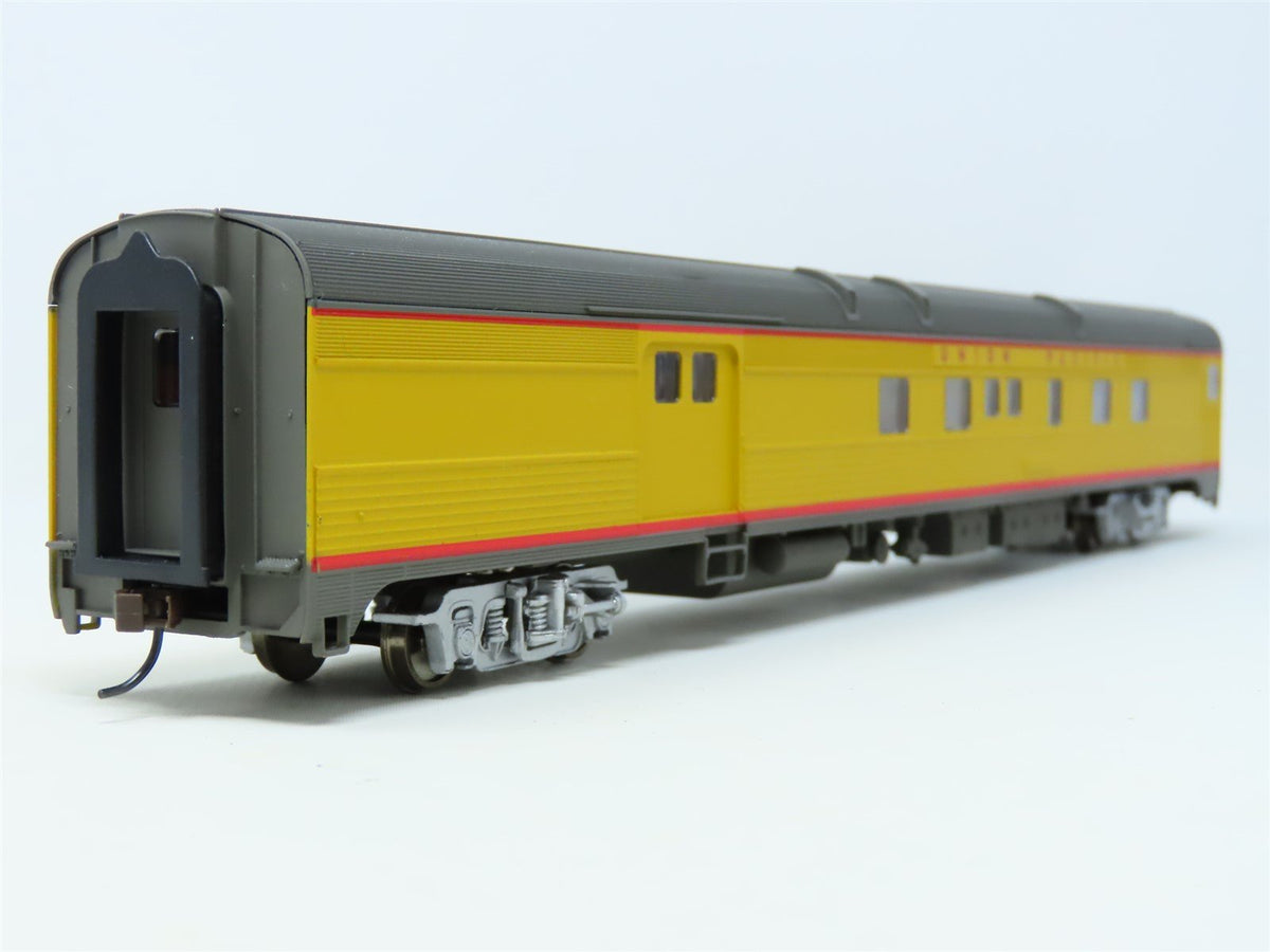HO Scale Walthers 932-6474 UP Union Pacific 85&#39; Budd Baggage Dormitory Passenger