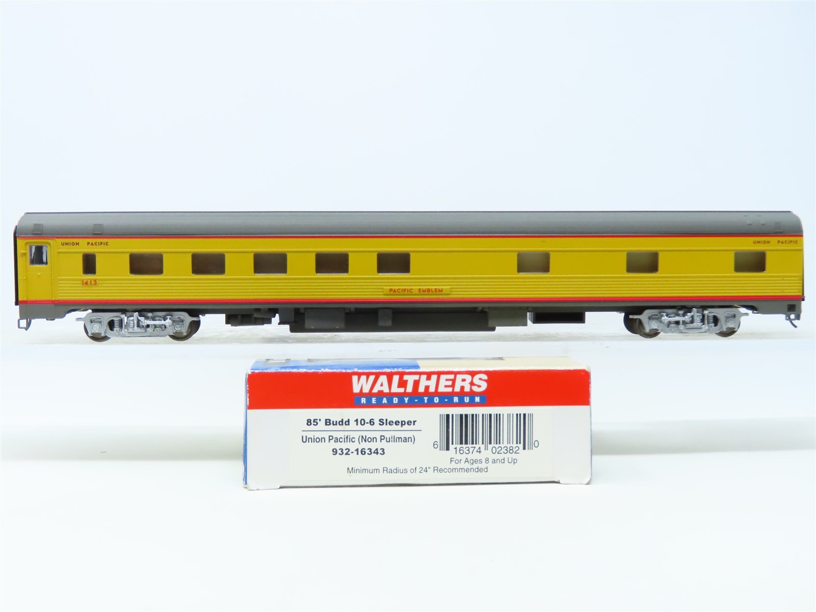 HO Scale Walthers 932-16343 UP Union Pacific 85' Budd Sleeper Passenger #1413