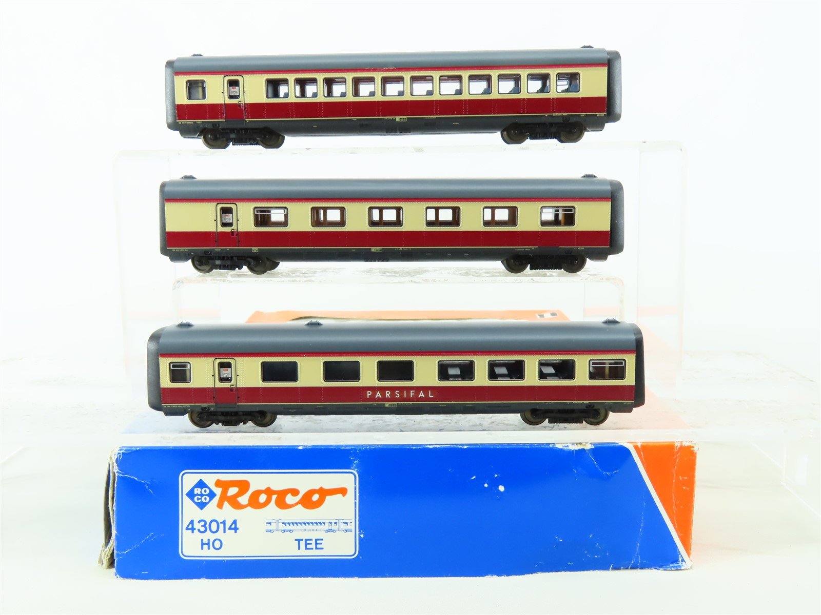 HO Scale Roco 43014 TEE Trans-Europe Express Passenger 3-Car Add-On Set