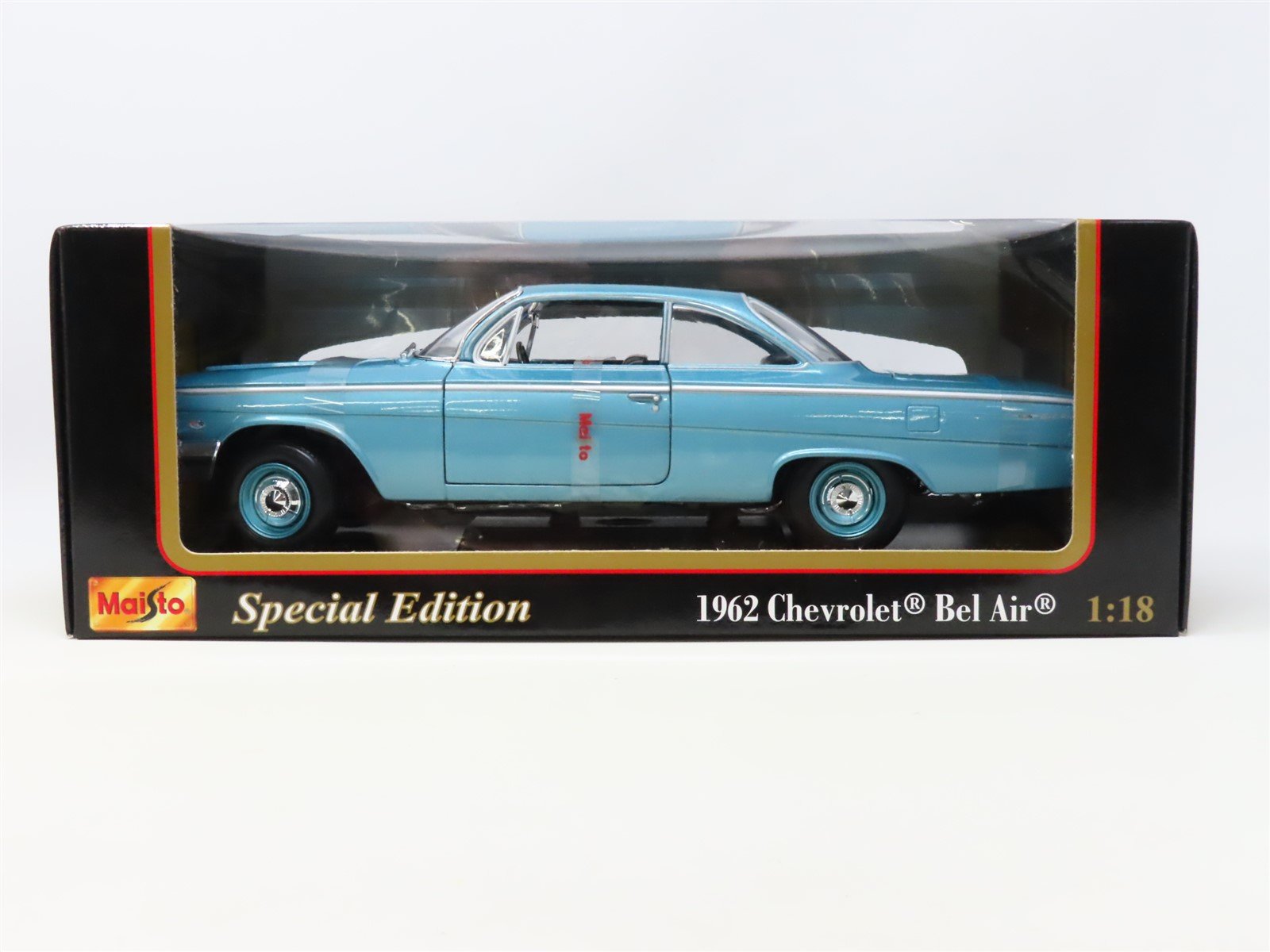 1:18 Scale Maisto #31641 Die-Cast Model Car - 1962 Aqua Chevrolet 
