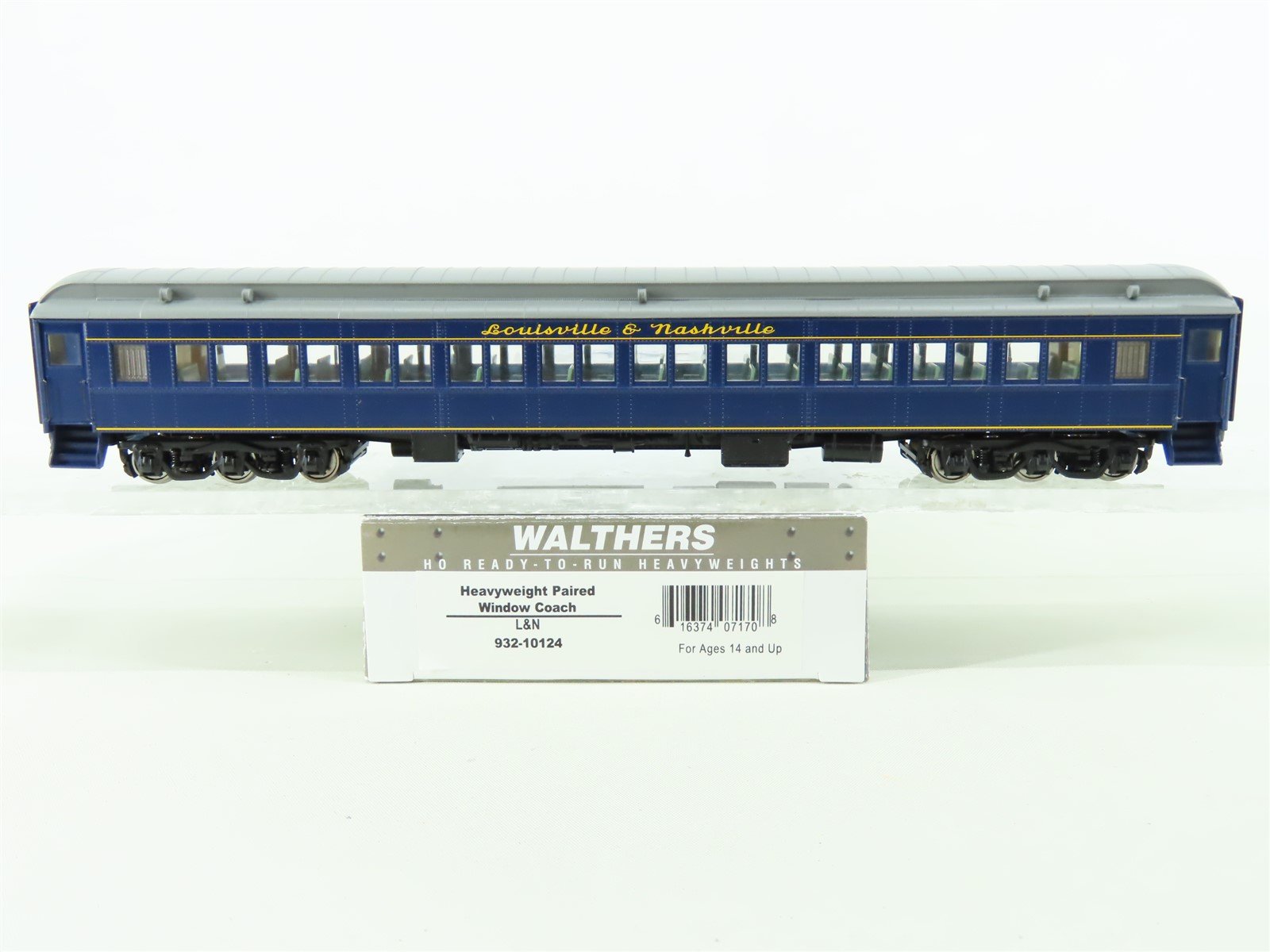 HO Walthers 932-10124 L&N Louisville & Nashville Paired Window Coach Passenger