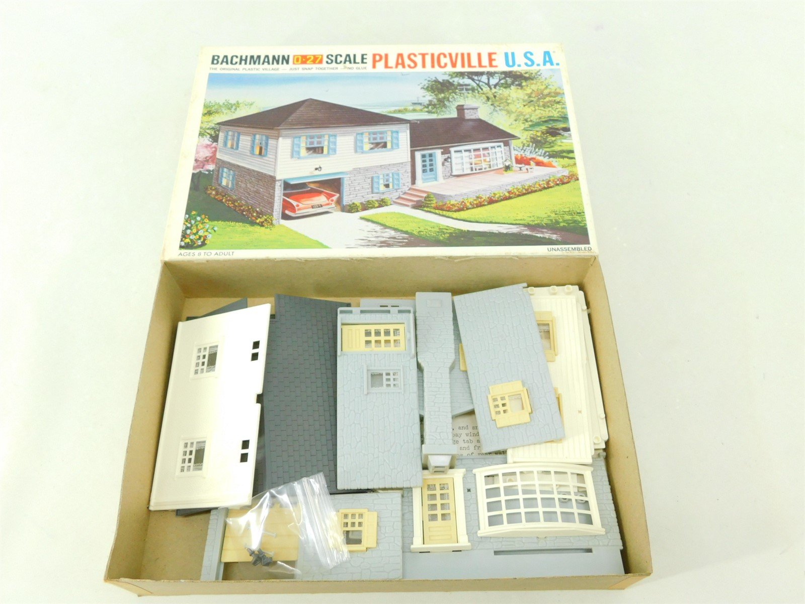 O 1/48 Scale Bachmann Plasticville USA Kit #1908 Split-Level House